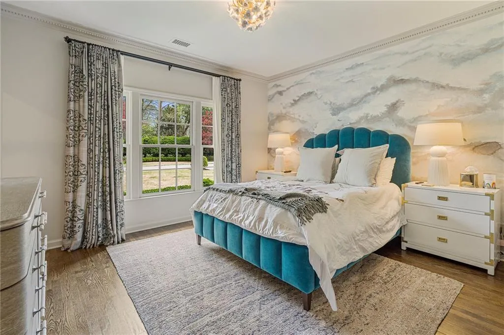 Secondary bedroom on main.