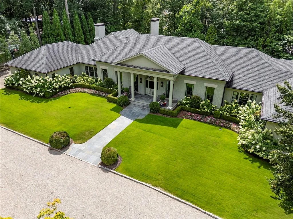 3612 Castlegate Drive Nw, Atlanta, Georgia 30327, 6 Bedrooms Bedrooms, ,8 BathroomsBathrooms,Residential,For Sale,3612 Castlegate Drive Nw,7503335