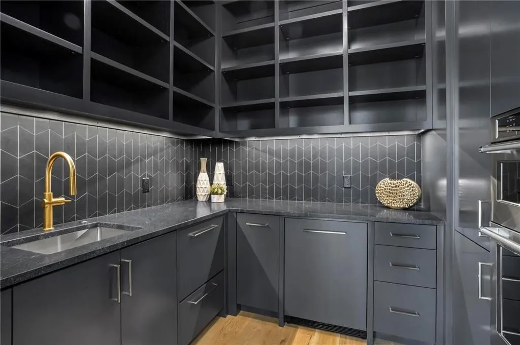 4815 Merlendale Court, Sandy Springs, Georgia 30327, 5 Bedrooms Bedrooms, ,6 BathroomsBathrooms,Residential,Sold,4815 Merlendale Court,7458472