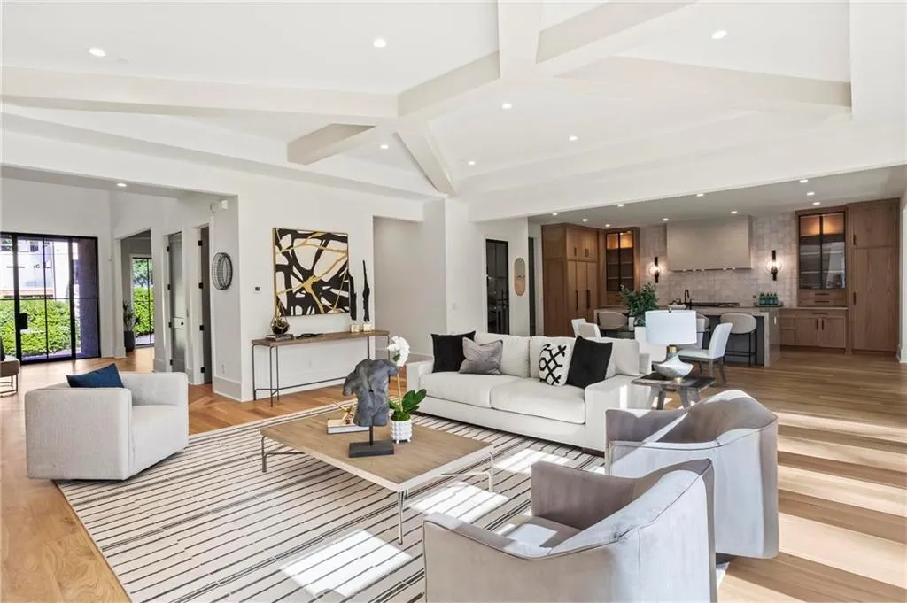 4815 Merlendale Court, Sandy Springs, Georgia 30327, 5 Bedrooms Bedrooms, ,6 BathroomsBathrooms,Residential,Sold,4815 Merlendale Court,7458472