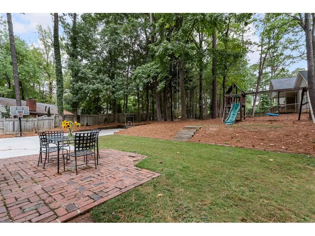 5745 Kayron Drive, Sandy Springs, Georgia 30328, 3 Bedrooms Bedrooms, ,2 BathroomsBathrooms,Residential,Sold,5745 Kayron Drive,6628836