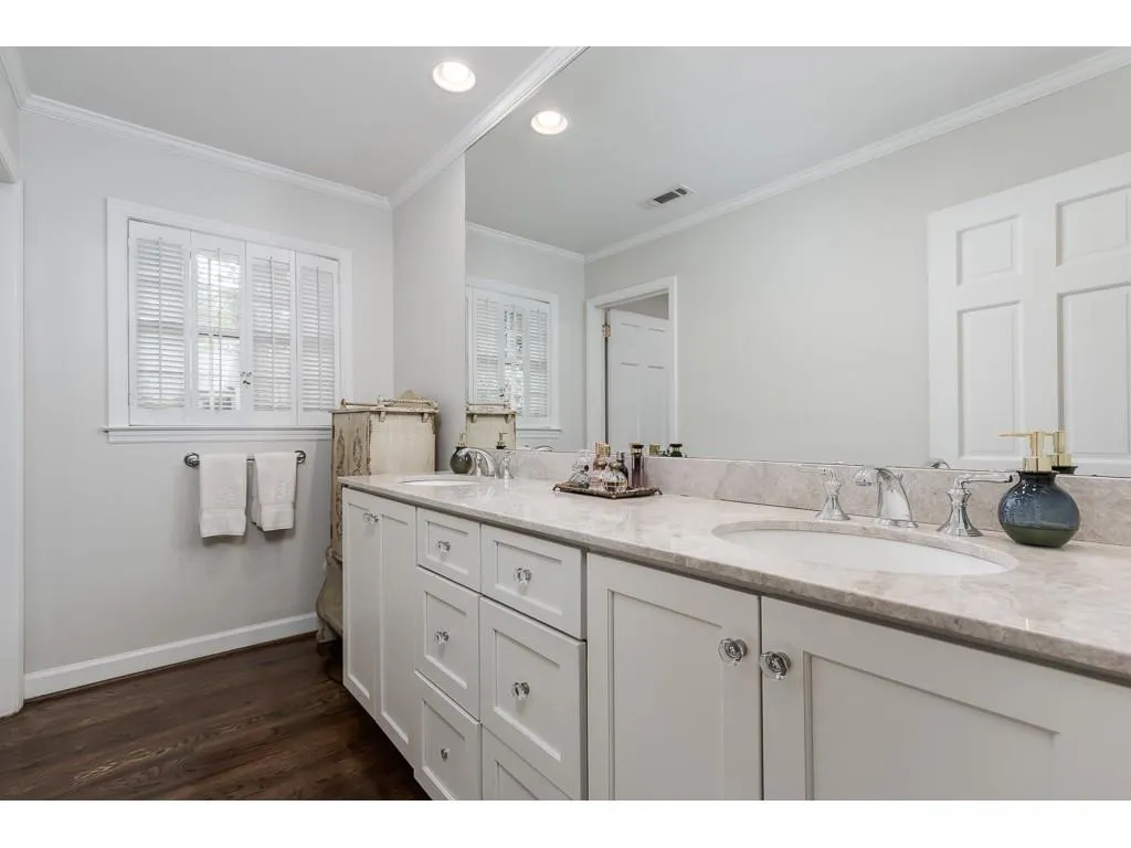 5745 Kayron Drive, Sandy Springs, Georgia 30328, 3 Bedrooms Bedrooms, ,2 BathroomsBathrooms,Residential,Sold,5745 Kayron Drive,6628836