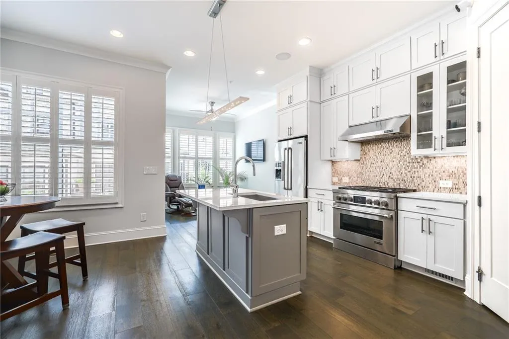 18 Peachtree Avenue Ne Unit 5, Atlanta, Georgia 30305, 3 Bedrooms Bedrooms, ,3 BathroomsBathrooms,Residential,For Sale,18 Peachtree Avenue Ne Unit 5,7600015