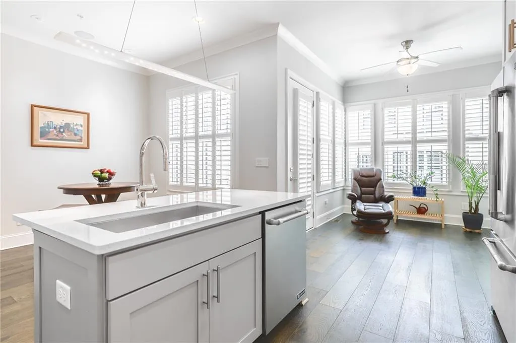 18 Peachtree Avenue Ne Unit 5, Atlanta, Georgia 30305, 3 Bedrooms Bedrooms, ,3 BathroomsBathrooms,Residential,For Sale,18 Peachtree Avenue Ne Unit 5,7600015