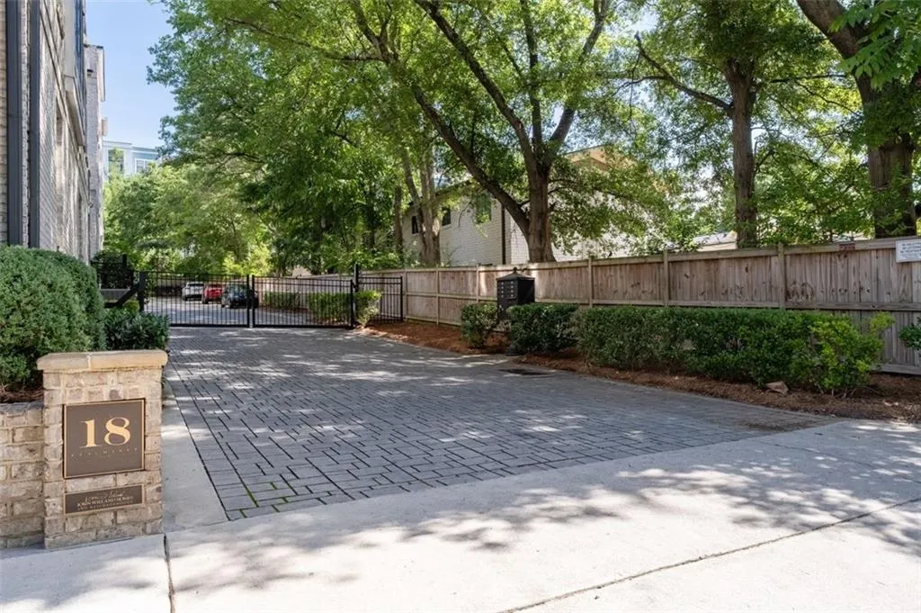 18 Peachtree Avenue Ne Unit 5, Atlanta, Georgia 30305, 3 Bedrooms Bedrooms, ,3 BathroomsBathrooms,Residential,For Sale,18 Peachtree Avenue Ne Unit 5,7600015