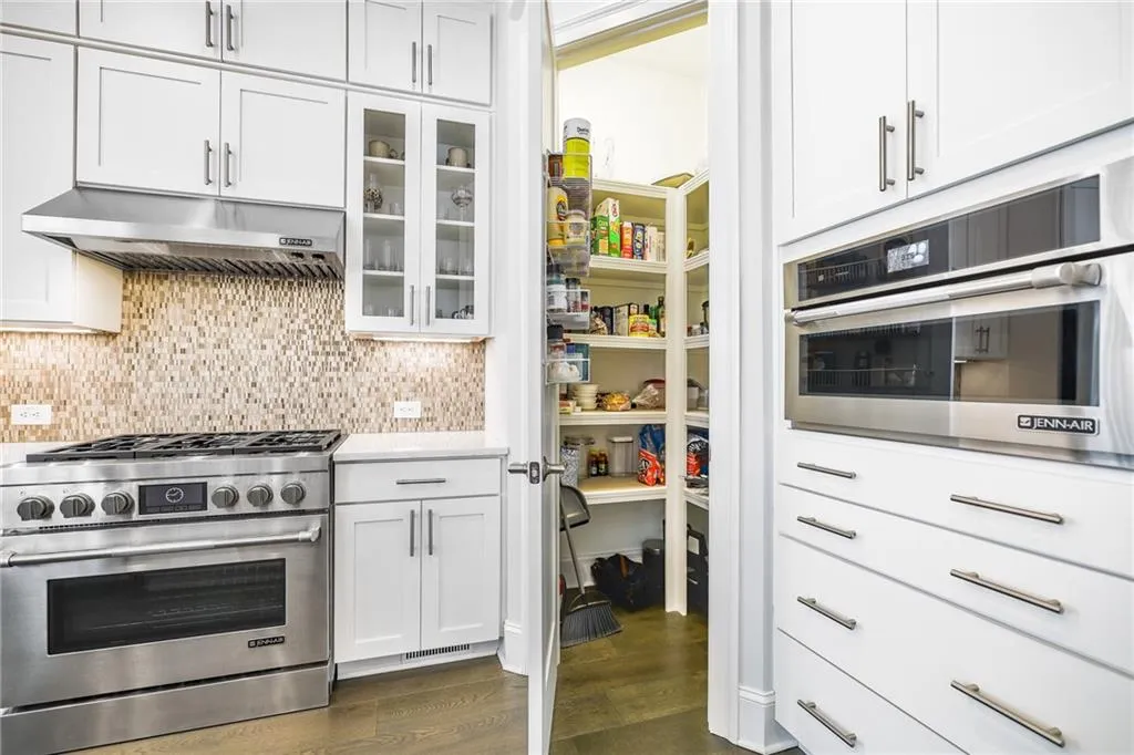 18 Peachtree Avenue Ne Unit 5, Atlanta, Georgia 30305, 3 Bedrooms Bedrooms, ,3 BathroomsBathrooms,Residential,For Sale,18 Peachtree Avenue Ne Unit 5,7600015