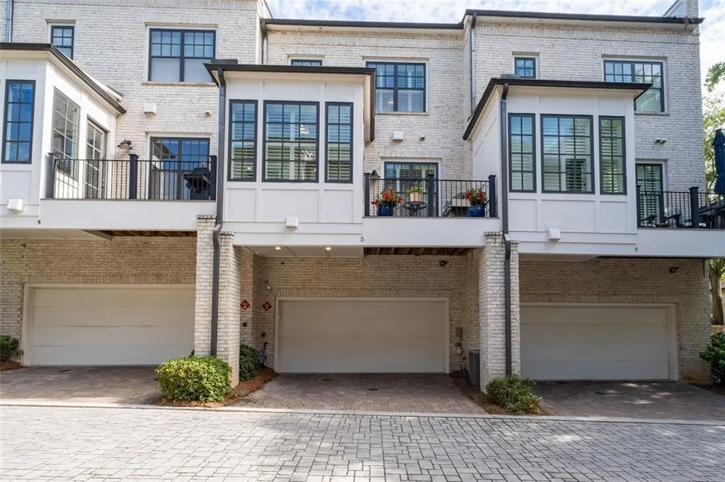 18 Peachtree Avenue Ne Unit 5, Atlanta, Georgia 30305, 3 Bedrooms Bedrooms, ,3 BathroomsBathrooms,Residential,For Sale,18 Peachtree Avenue Ne Unit 5,7600015