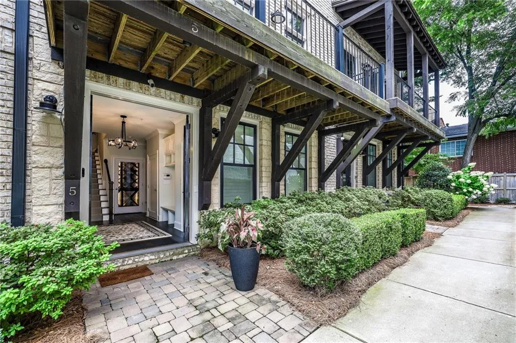 18 Peachtree Avenue Ne Unit 5, Atlanta, Georgia 30305, 3 Bedrooms Bedrooms, ,3 BathroomsBathrooms,Residential,For Sale,18 Peachtree Avenue Ne Unit 5,7600015