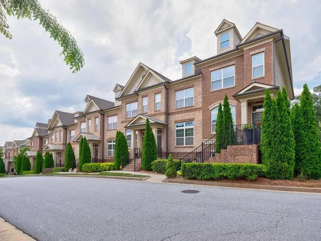 7480 Glisten Avenue, Atlanta, Georgia 30328, 3 Bedrooms Bedrooms, ,3 BathroomsBathrooms,Residential,Sold,7480 Glisten Avenue,6551523