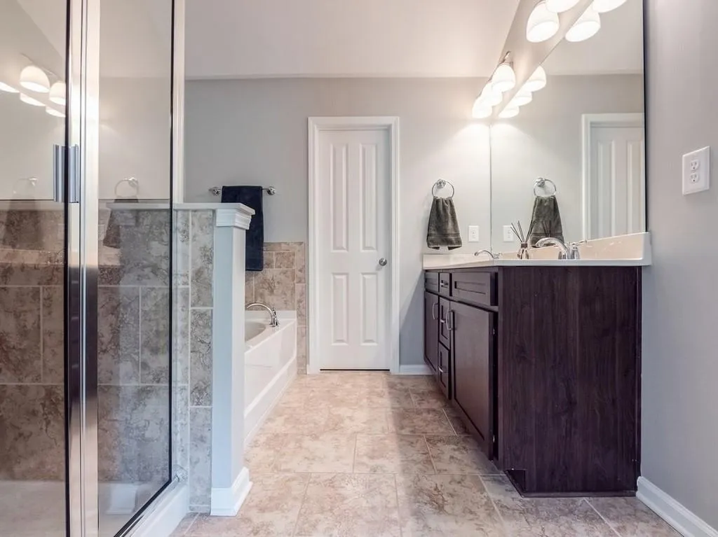 7480 Glisten Avenue, Atlanta, Georgia 30328, 3 Bedrooms Bedrooms, ,3 BathroomsBathrooms,Residential,Sold,7480 Glisten Avenue,6551523