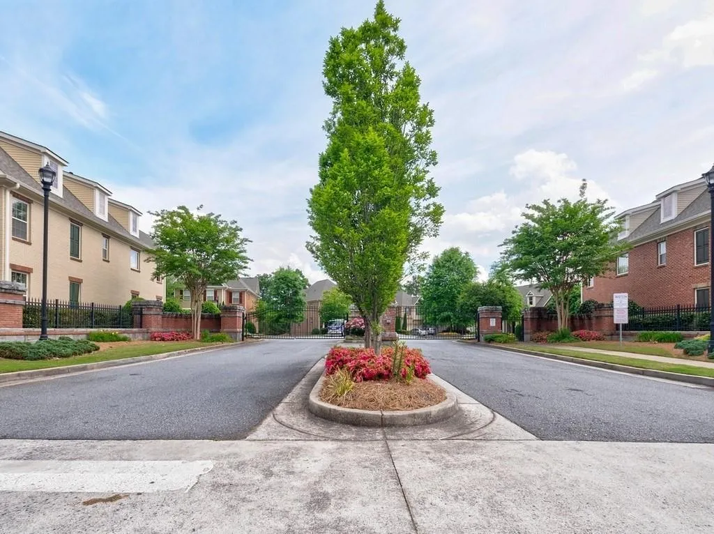 7480 Glisten Avenue, Atlanta, Georgia 30328, 3 Bedrooms Bedrooms, ,3 BathroomsBathrooms,Residential,Sold,7480 Glisten Avenue,6551523