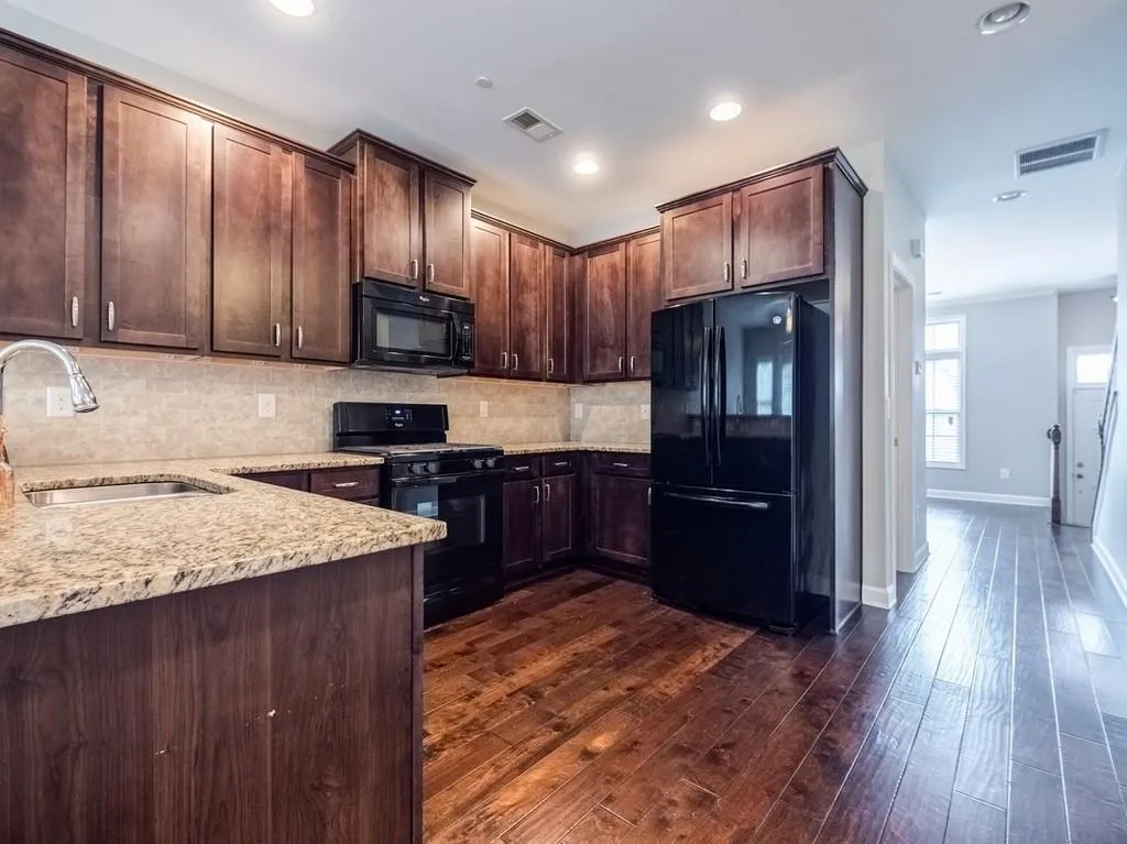 7480 Glisten Avenue, Atlanta, Georgia 30328, 3 Bedrooms Bedrooms, ,3 BathroomsBathrooms,Residential,Sold,7480 Glisten Avenue,6551523