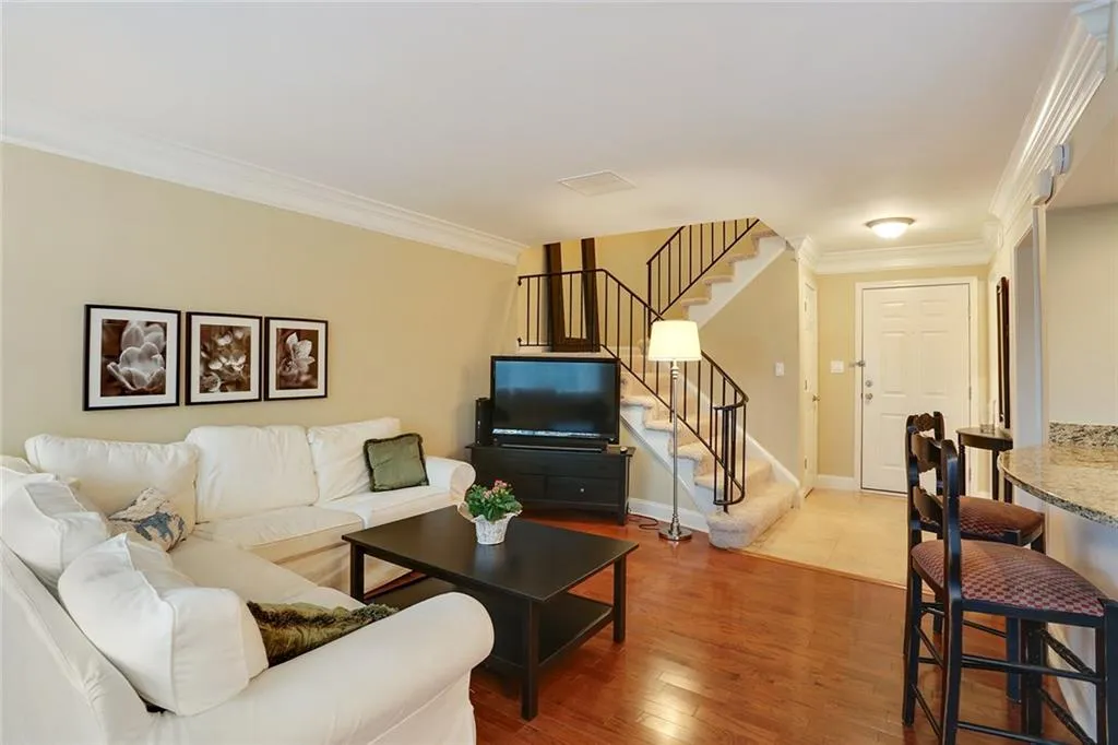 6980 Roswell Road Ne Unit E8, Atlanta, Georgia 30328, 2 Bedrooms Bedrooms, ,2 BathroomsBathrooms,Residential,Sold,6980 Roswell Road Ne Unit E8,5801568