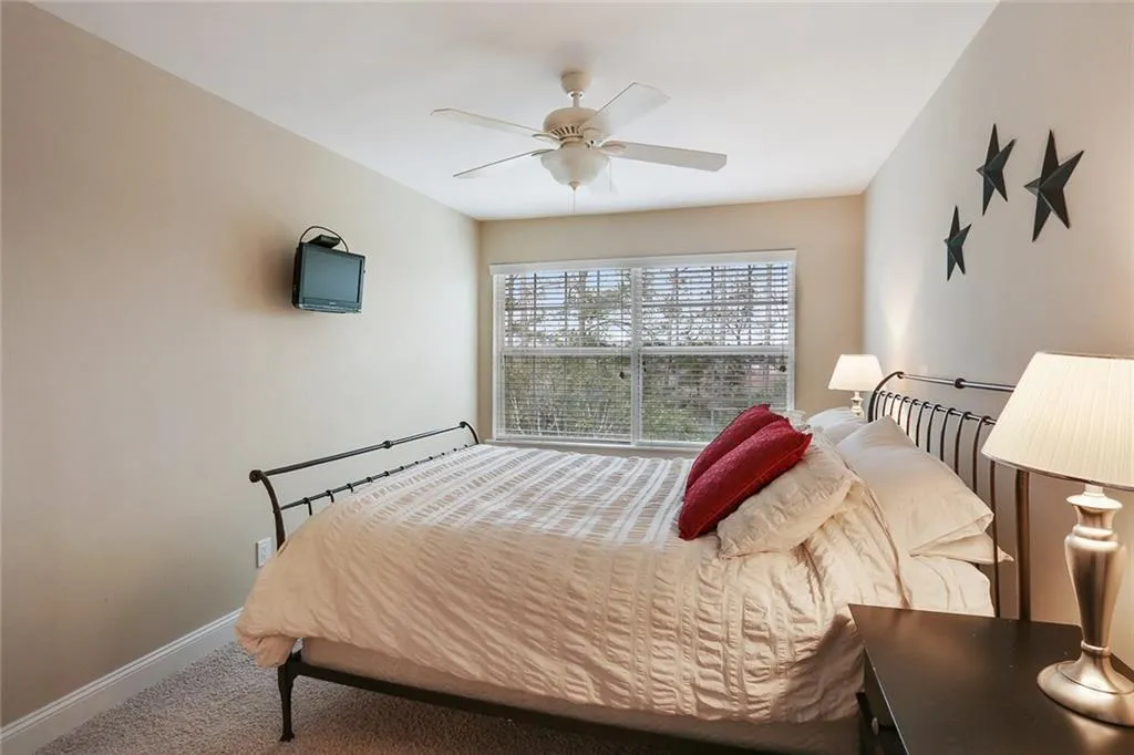 6980 Roswell Road Ne Unit E8, Atlanta, Georgia 30328, 2 Bedrooms Bedrooms, ,2 BathroomsBathrooms,Residential,Sold,6980 Roswell Road Ne Unit E8,5801568