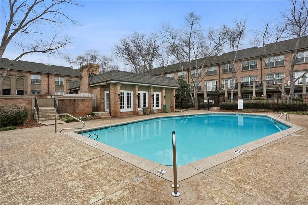 6980 Roswell Road Ne Unit E8, Atlanta, Georgia 30328, 2 Bedrooms Bedrooms, ,2 BathroomsBathrooms,Residential,Sold,6980 Roswell Road Ne Unit E8,5801568