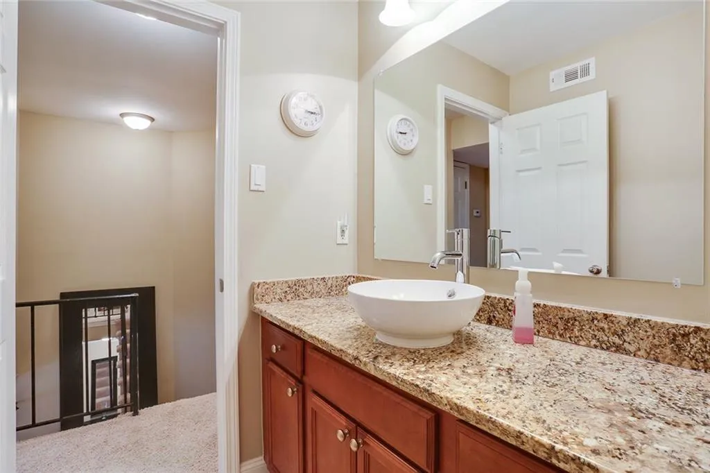 6980 Roswell Road Ne Unit E8, Atlanta, Georgia 30328, 2 Bedrooms Bedrooms, ,2 BathroomsBathrooms,Residential,Sold,6980 Roswell Road Ne Unit E8,5801568