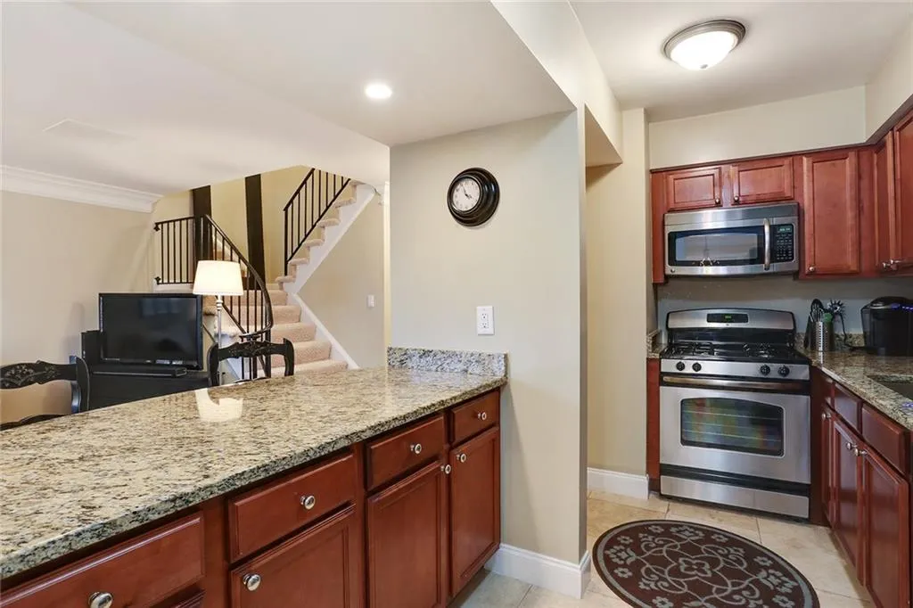 6980 Roswell Road Ne Unit E8, Atlanta, Georgia 30328, 2 Bedrooms Bedrooms, ,2 BathroomsBathrooms,Residential,Sold,6980 Roswell Road Ne Unit E8,5801568