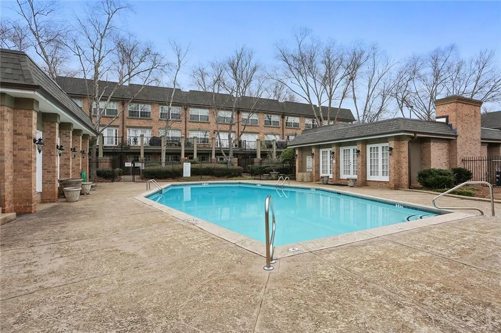 6980 Roswell Road Ne Unit E8, Atlanta, Georgia 30328, 2 Bedrooms Bedrooms, ,2 BathroomsBathrooms,Residential,Sold,6980 Roswell Road Ne Unit E8,5801568