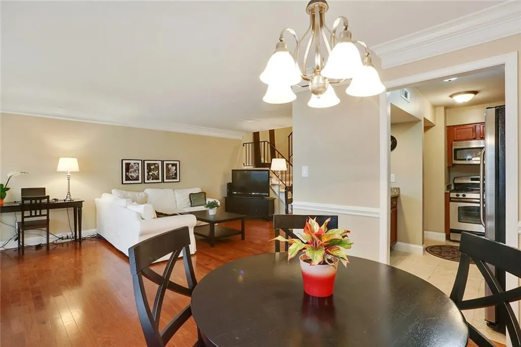 6980 Roswell Road Ne Unit E8, Atlanta, Georgia 30328, 2 Bedrooms Bedrooms, ,2 BathroomsBathrooms,Residential,Sold,6980 Roswell Road Ne Unit E8,5801568