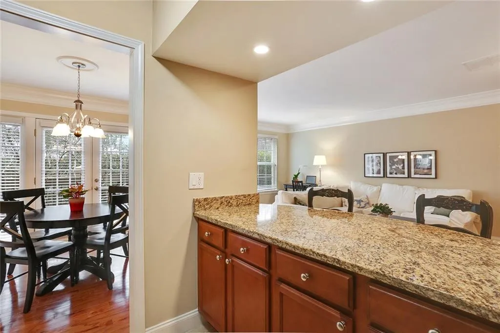 6980 Roswell Road Ne Unit E8, Atlanta, Georgia 30328, 2 Bedrooms Bedrooms, ,2 BathroomsBathrooms,Residential,Sold,6980 Roswell Road Ne Unit E8,5801568