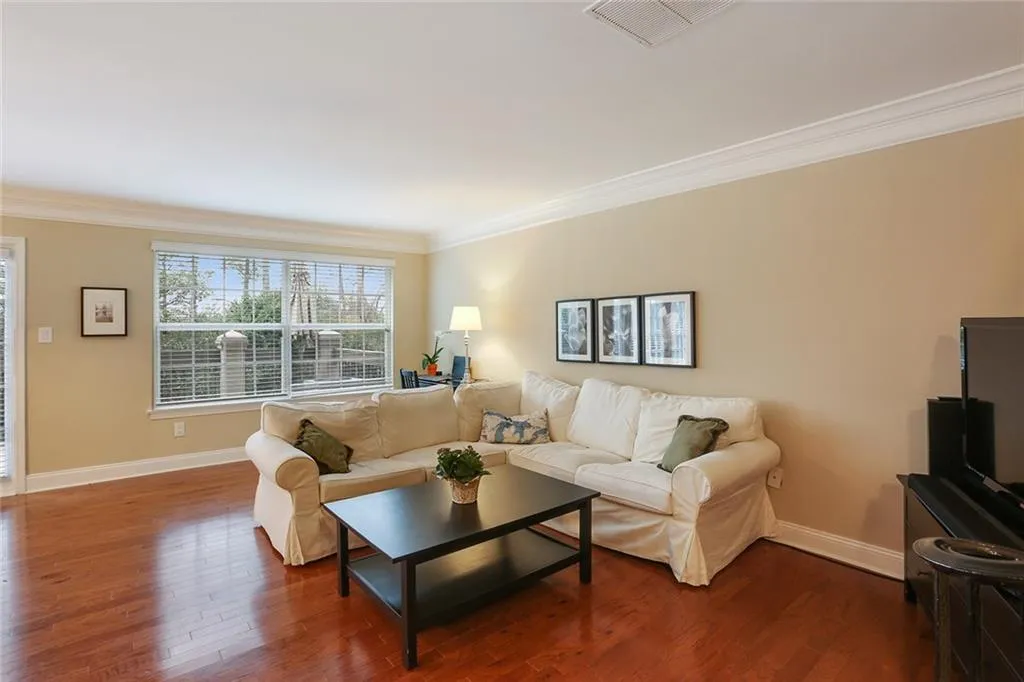 6980 Roswell Road Ne Unit E8, Atlanta, Georgia 30328, 2 Bedrooms Bedrooms, ,2 BathroomsBathrooms,Residential,Sold,6980 Roswell Road Ne Unit E8,5801568