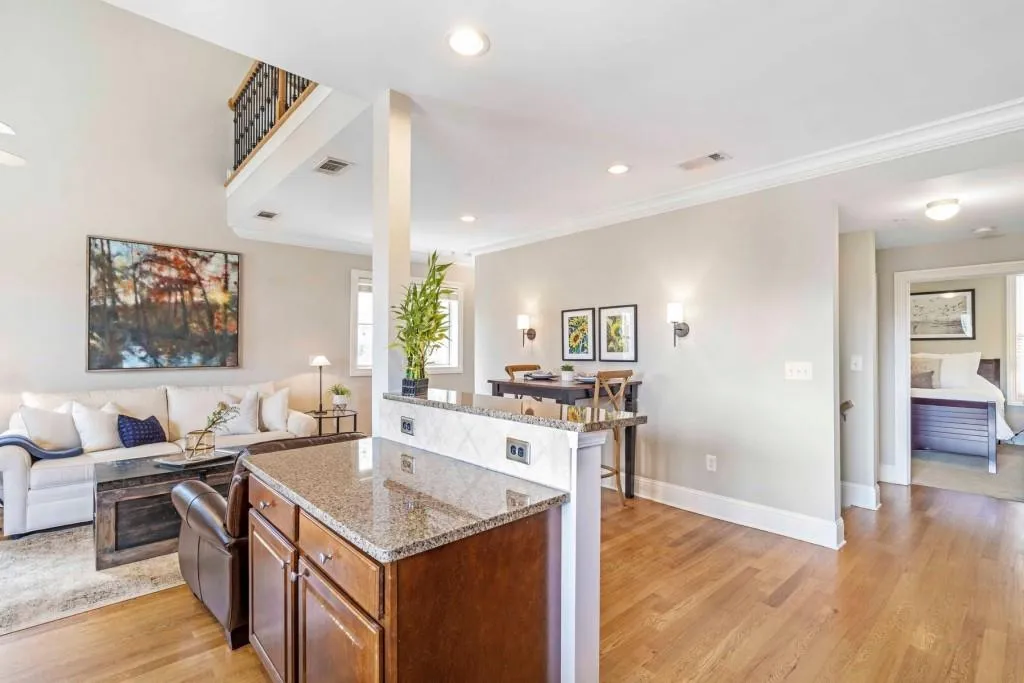 230 Le Gran Bend Ne, Sandy Springs, Georgia 30328, 2 Bedrooms Bedrooms, ,2 BathroomsBathrooms,Residential,Sold,230 Le Gran Bend Ne,6870519