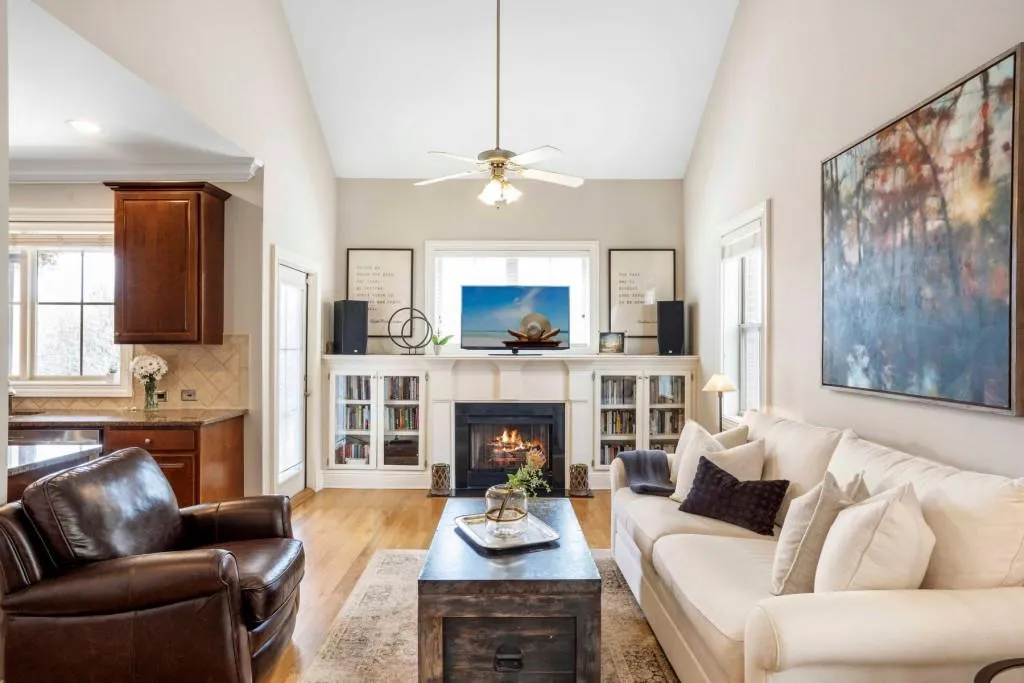 230 Le Gran Bend Ne, Sandy Springs, Georgia 30328, 2 Bedrooms Bedrooms, ,2 BathroomsBathrooms,Residential,Sold,230 Le Gran Bend Ne,6870519