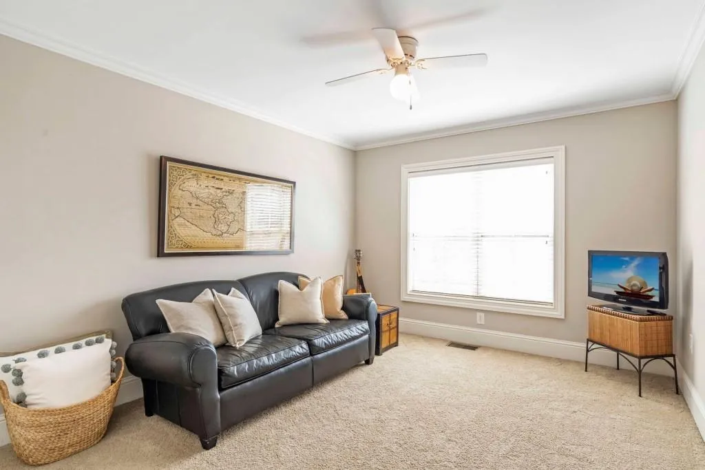 230 Le Gran Bend Ne, Sandy Springs, Georgia 30328, 2 Bedrooms Bedrooms, ,2 BathroomsBathrooms,Residential,Sold,230 Le Gran Bend Ne,6870519