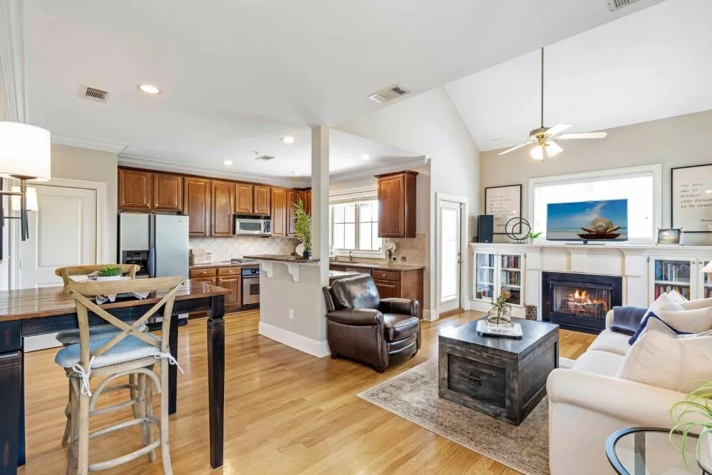 230 Le Gran Bend Ne, Sandy Springs, Georgia 30328, 2 Bedrooms Bedrooms, ,2 BathroomsBathrooms,Residential,Sold,230 Le Gran Bend Ne,6870519
