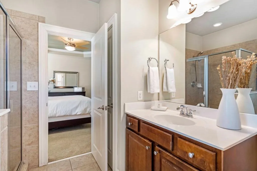 230 Le Gran Bend Ne, Sandy Springs, Georgia 30328, 2 Bedrooms Bedrooms, ,2 BathroomsBathrooms,Residential,Sold,230 Le Gran Bend Ne,6870519