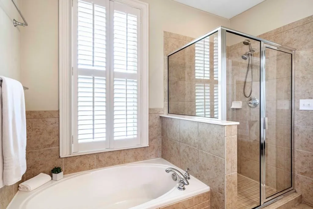 230 Le Gran Bend Ne, Sandy Springs, Georgia 30328, 2 Bedrooms Bedrooms, ,2 BathroomsBathrooms,Residential,Sold,230 Le Gran Bend Ne,6870519