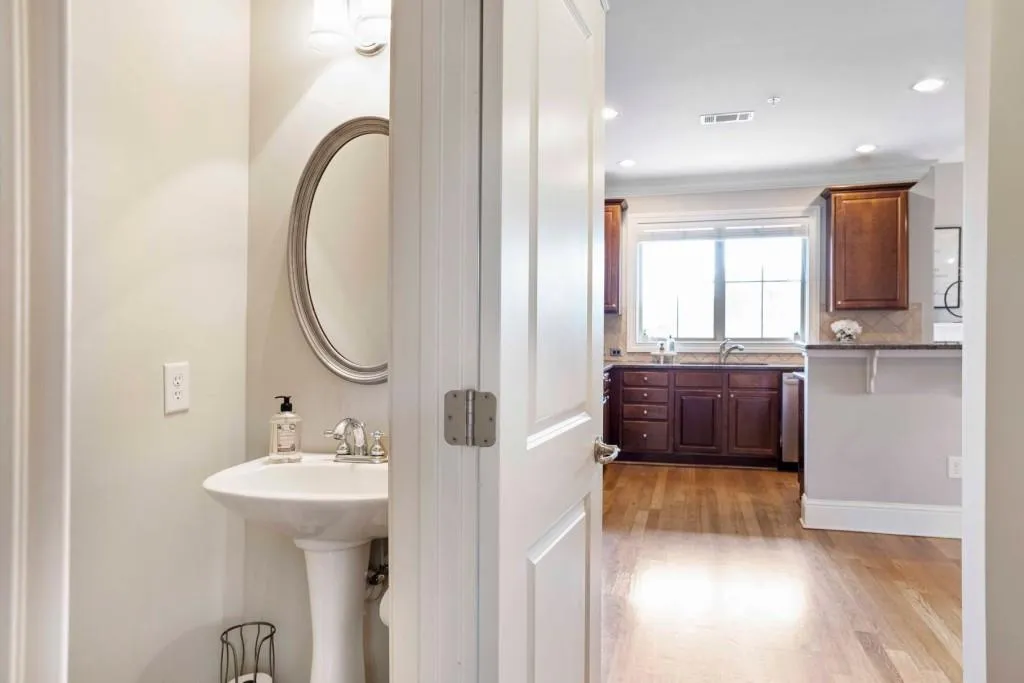 230 Le Gran Bend Ne, Sandy Springs, Georgia 30328, 2 Bedrooms Bedrooms, ,2 BathroomsBathrooms,Residential,Sold,230 Le Gran Bend Ne,6870519
