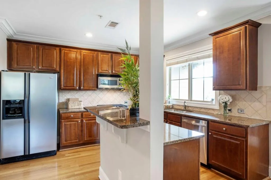 230 Le Gran Bend Ne, Sandy Springs, Georgia 30328, 2 Bedrooms Bedrooms, ,2 BathroomsBathrooms,Residential,Sold,230 Le Gran Bend Ne,6870519