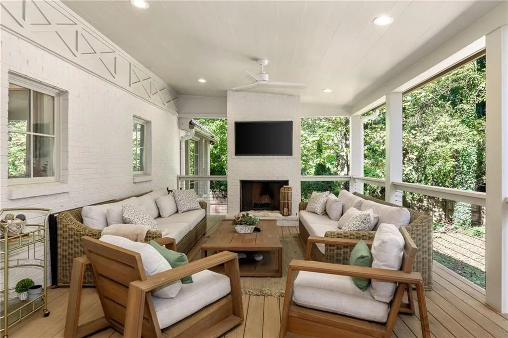 705 Old Post Road, Atlanta, Georgia 30328, 6 Bedrooms Bedrooms, ,5 BathroomsBathrooms,Residential,Sold,705 Old Post Road,7508663