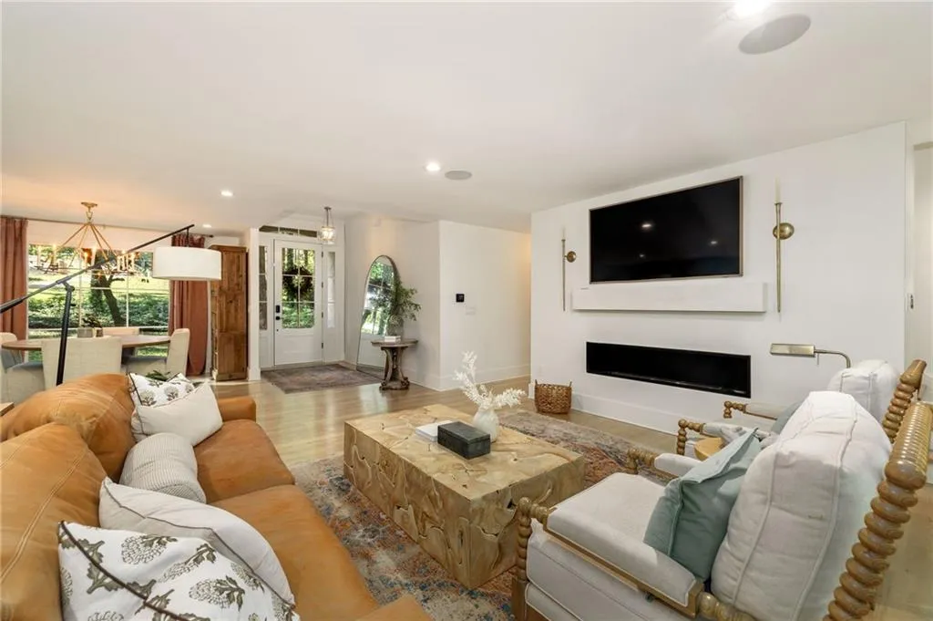 705 Old Post Road, Atlanta, Georgia 30328, 6 Bedrooms Bedrooms, ,5 BathroomsBathrooms,Residential,Sold,705 Old Post Road,7508663