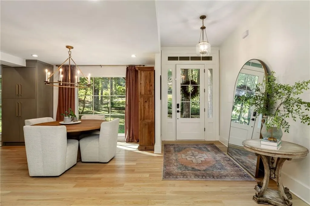 705 Old Post Road, Atlanta, Georgia 30328, 6 Bedrooms Bedrooms, ,5 BathroomsBathrooms,Residential,Sold,705 Old Post Road,7508663
