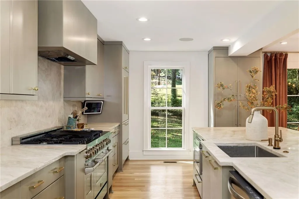 705 Old Post Road, Atlanta, Georgia 30328, 6 Bedrooms Bedrooms, ,5 BathroomsBathrooms,Residential,Sold,705 Old Post Road,7508663