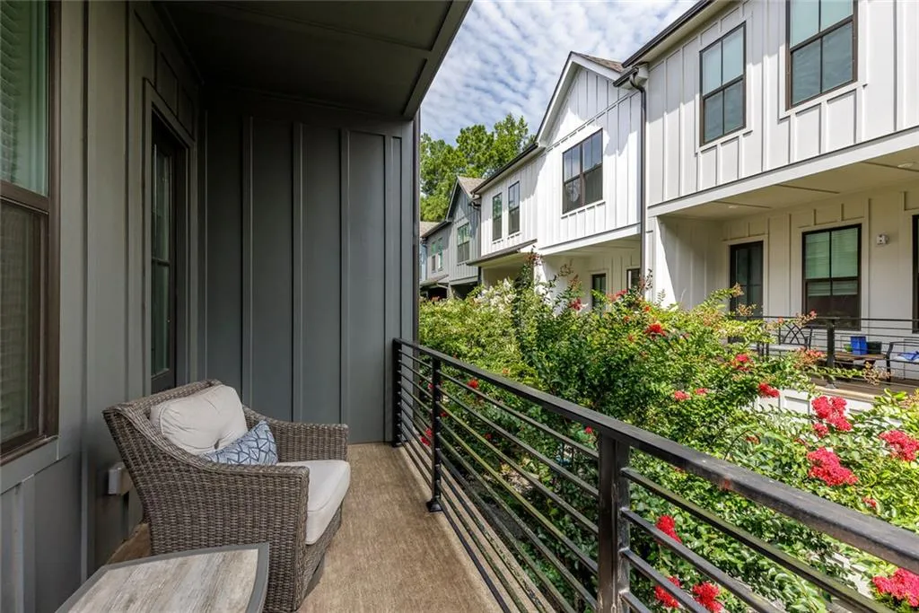 183 Chestnut Circle Ne, Atlanta, Georgia 30342, 3 Bedrooms Bedrooms, ,3 BathroomsBathrooms,Residential,For Sale,183 Chestnut Circle Ne,7638167