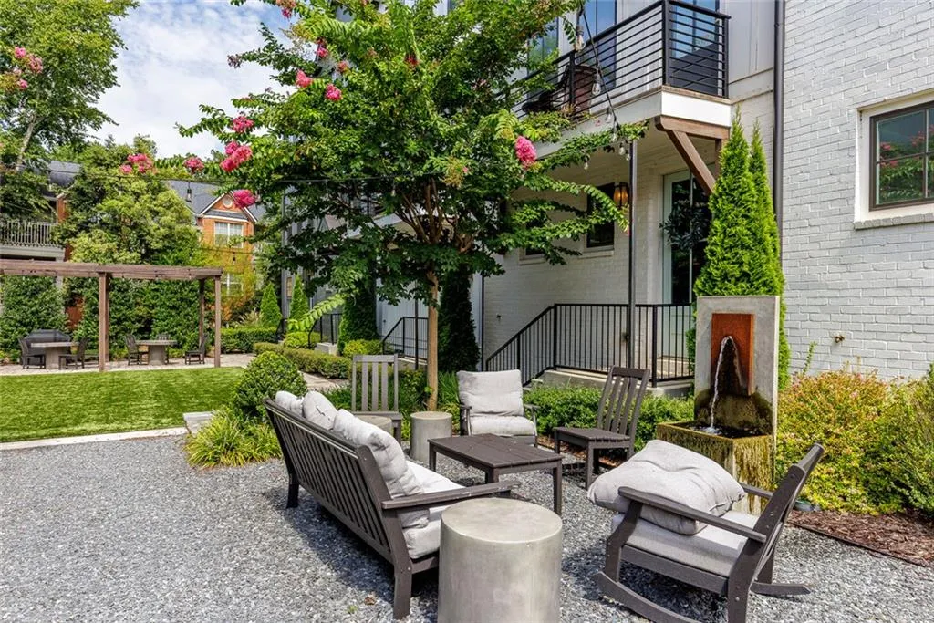 183 Chestnut Circle Ne, Atlanta, Georgia 30342, 3 Bedrooms Bedrooms, ,3 BathroomsBathrooms,Residential,For Sale,183 Chestnut Circle Ne,7638167