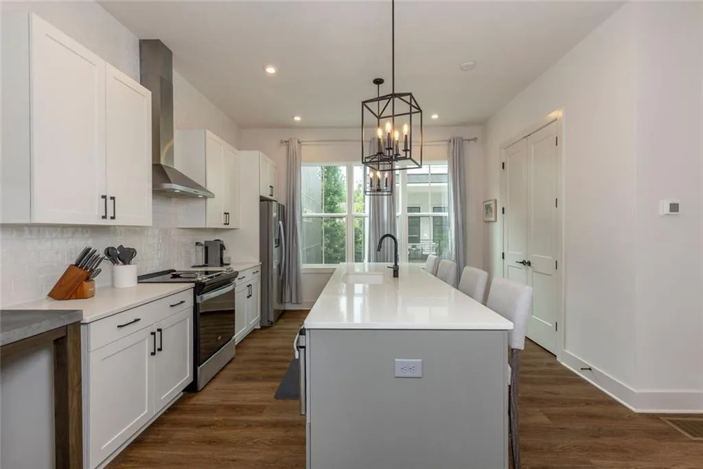 183 Chestnut Circle Ne, Atlanta, Georgia 30342, 3 Bedrooms Bedrooms, ,3 BathroomsBathrooms,Residential,For Sale,183 Chestnut Circle Ne,7638167