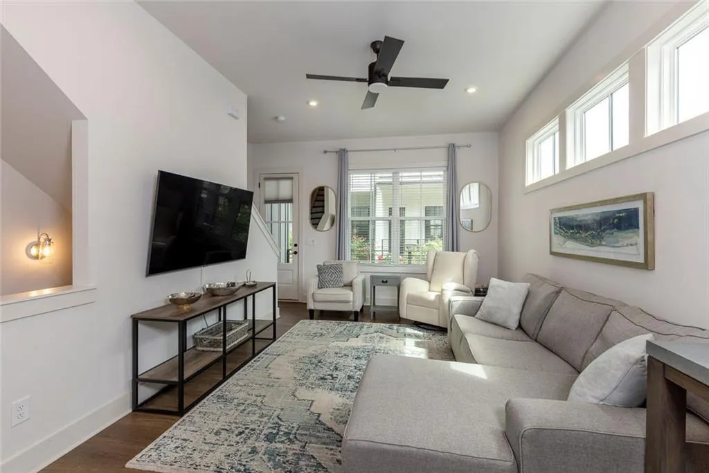 183 Chestnut Circle Ne, Atlanta, Georgia 30342, 3 Bedrooms Bedrooms, ,3 BathroomsBathrooms,Residential,For Sale,183 Chestnut Circle Ne,7638167