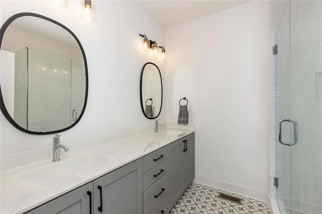 183 Chestnut Circle Ne, Atlanta, Georgia 30342, 3 Bedrooms Bedrooms, ,3 BathroomsBathrooms,Residential,For Sale,183 Chestnut Circle Ne,7638167