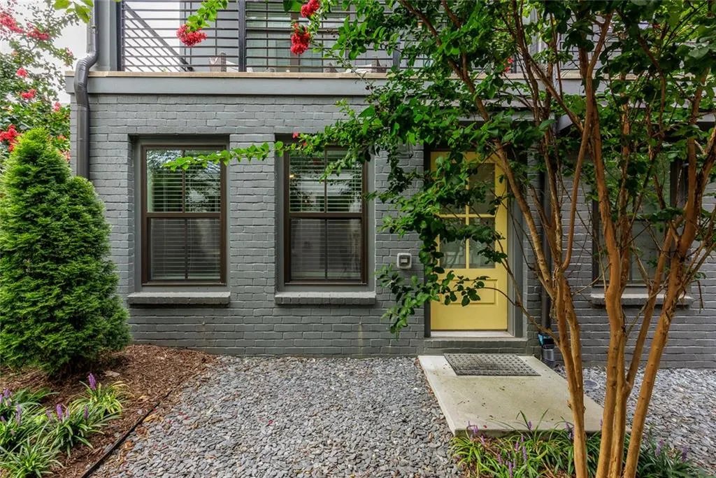 183 Chestnut Circle Ne, Atlanta, Georgia 30342, 3 Bedrooms Bedrooms, ,3 BathroomsBathrooms,Residential,For Sale,183 Chestnut Circle Ne,7638167