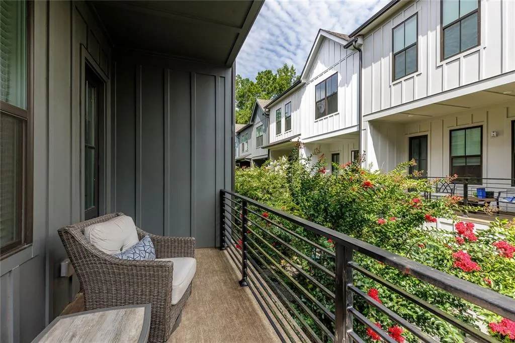 183 Chestnut Circle Ne, Atlanta, Georgia 30342, 3 Bedrooms Bedrooms, ,3 BathroomsBathrooms,Residential,For Sale,183 Chestnut Circle Ne,7638167