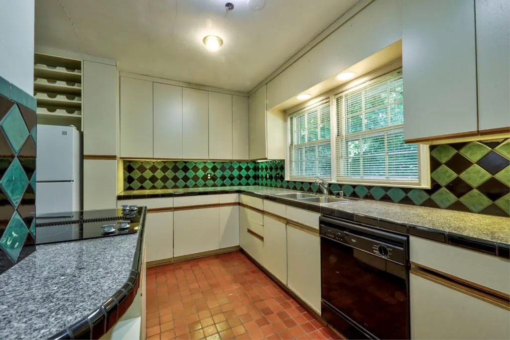 121 Maryeanna Drive, Sandy Springs, Georgia 30342, 3 Bedrooms Bedrooms, ,2 BathroomsBathrooms,Residential,Sold,121 Maryeanna Drive,6630312