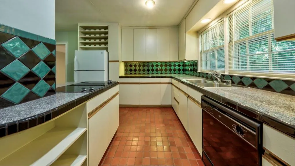 121 Maryeanna Drive, Sandy Springs, Georgia 30342, 3 Bedrooms Bedrooms, ,2 BathroomsBathrooms,Residential,Sold,121 Maryeanna Drive,6630312