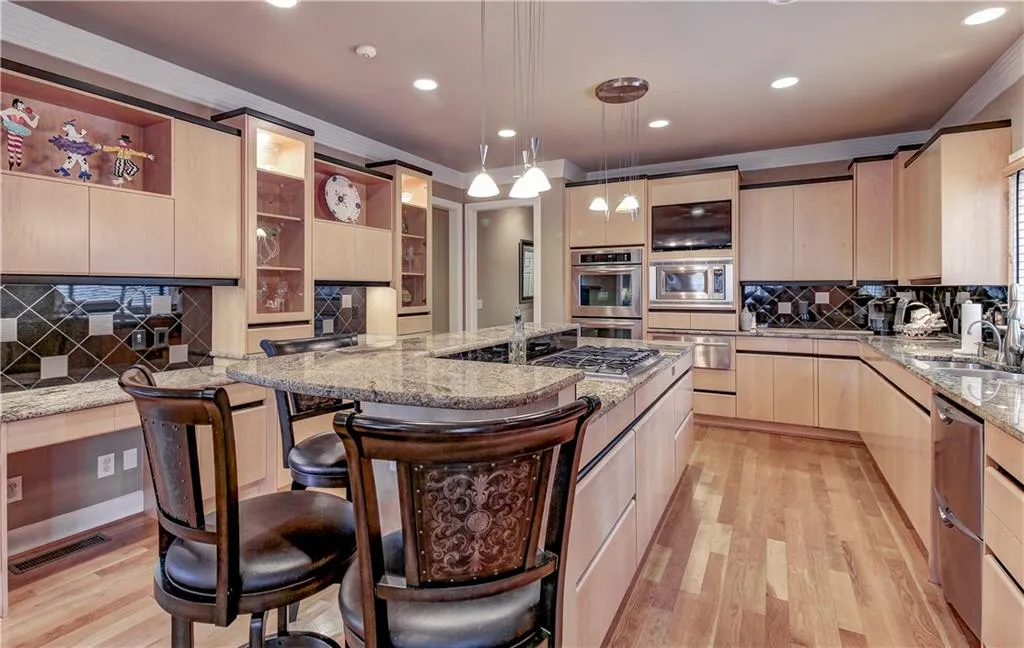 1240 Tynecastle Way, Sandy Springs, Georgia 30350, 5 Bedrooms Bedrooms, ,5 BathroomsBathrooms,Residential,Sold,1240 Tynecastle Way,5725974