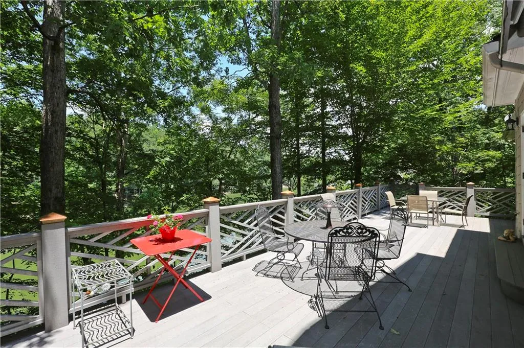 1240 Tynecastle Way, Sandy Springs, Georgia 30350, 5 Bedrooms Bedrooms, ,5 BathroomsBathrooms,Residential,Sold,1240 Tynecastle Way,5725974