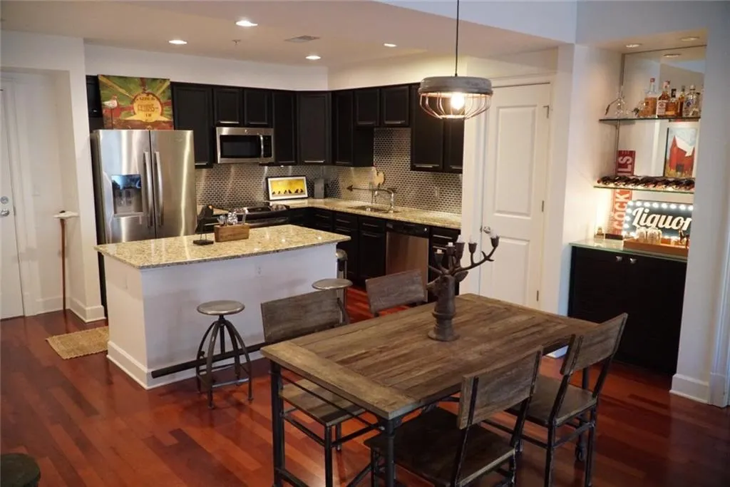 200 River Vista Drive Unit 326, Atlanta, Georgia 30339, 2 Bedrooms Bedrooms, ,2 BathroomsBathrooms,Residential,Sold,200 River Vista Drive Unit 326,5846862