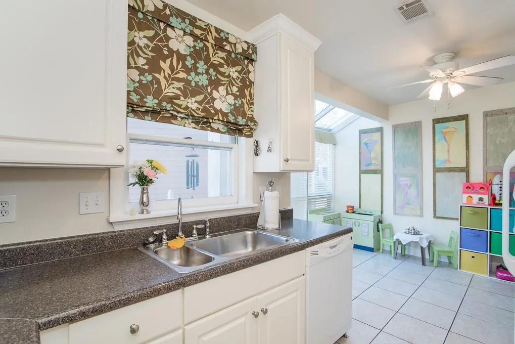 7500 Roswell Road Unit 104, Sandy Springs, Georgia 30350, 2 Bedrooms Bedrooms, ,2 BathroomsBathrooms,Residential,Sold,7500 Roswell Road Unit 104,5816337